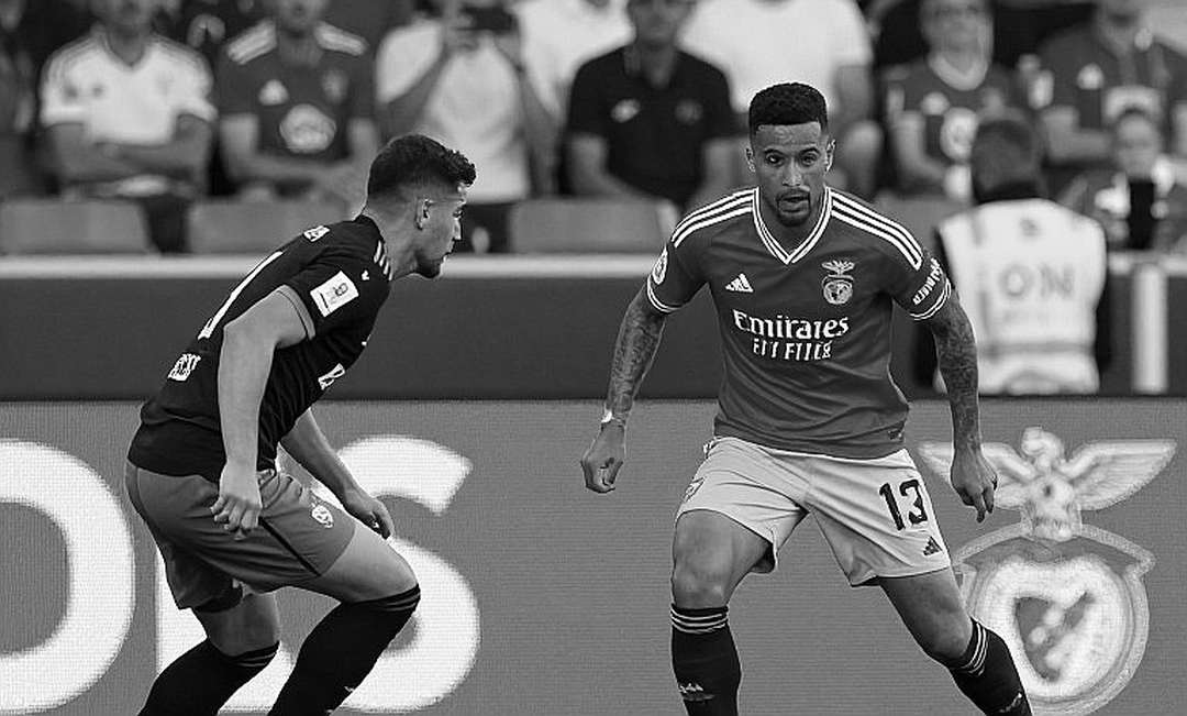 Hai phút hai mươi giây ở Bernabéu: khi VAR chỉ nhìn thấy những gì ống kính cho phép