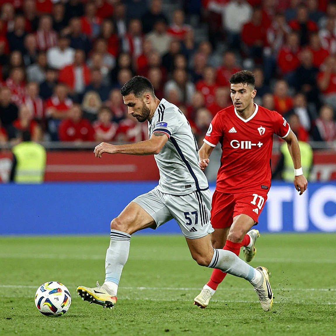 Luka Modric và lời hứa Balkan: Nhạc trưởng không cần dùi cui giữa mùa chuyển nhượng Luka Modric và lời hứa Balkan: Nhạc trưởng không cần dùi cui giữa mùa chuyển nhượng