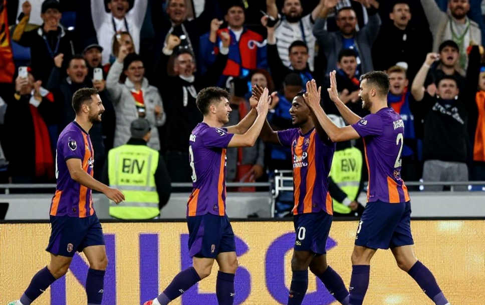 Cái bẫy an toàn của V.League: Bóng đá Việt Nam trả tiền để khỏi phải suy nghĩ