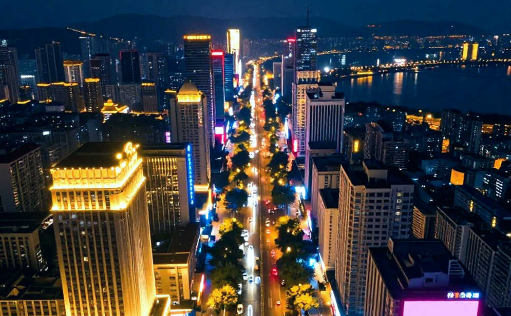 Vân Trang và 4 giờ 26 phút trên đỉnh Lảo Thẩn: khi một tấm huy chương bị đọc bằng ánh mắt Vân Trang và 4 giờ 26 phút trên đỉnh Lảo Thẩn: khi một tấm huy chương bị đọc bằng ánh mắt
