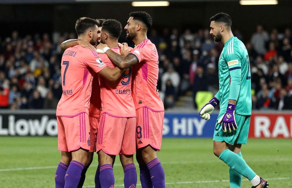 Arokodare và Ajax: bàn thắng từ ghế dự bị, điều khoản 20 triệu euro và thứ tự số 9 chưa ngã ngũ Arokodare và Ajax: bàn thắng từ ghế dự bị, điều khoản 20 triệu euro và thứ tự số 9 chưa ngã ngũ