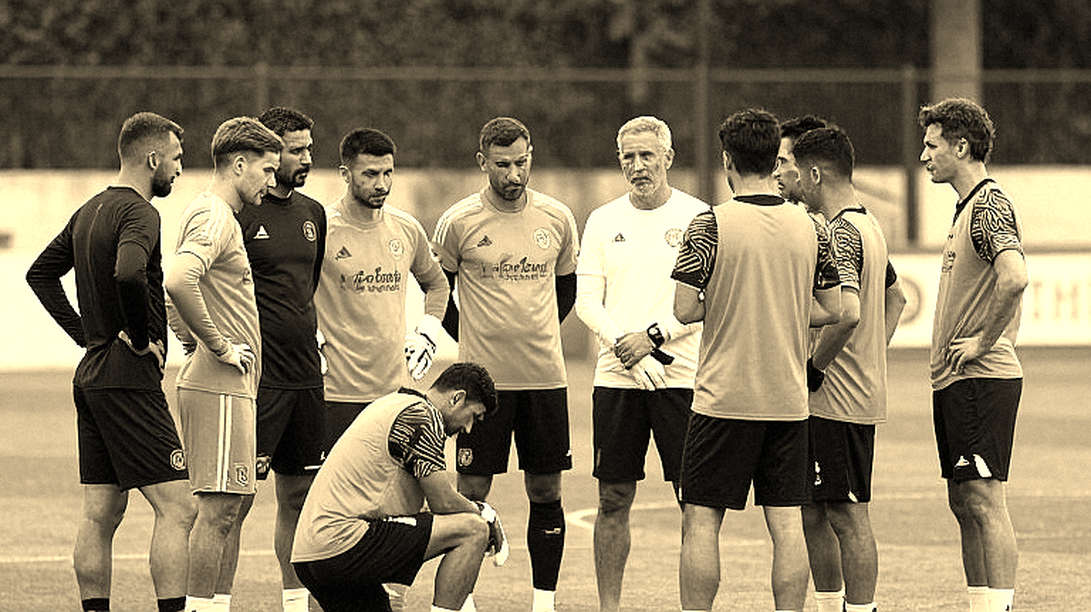 Bất hạnh lớn: Khi Galatasaray đánh rơi bản thiết kế ngay giữa Rams Park Bất hạnh lớn: Khi Galatasaray đánh rơi bản thiết kế ngay giữa Rams Park