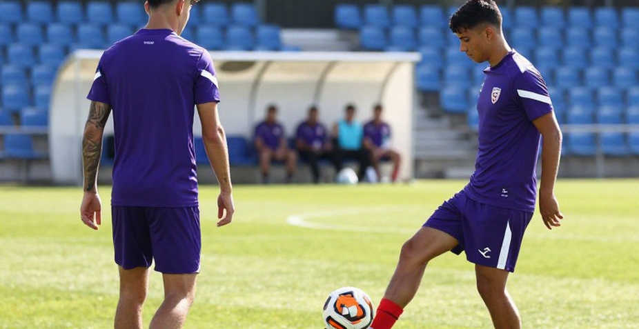 Vũ Tiến Thành dự khóa AFC Pro Diploma tại Campuchia: AFC đổi định dạng, V.League đối mặt bài toán bằng cấp Vũ Tiến Thành dự khóa AFC Pro Diploma tại Campuchia: AFC đổi định dạng, V.League đối mặt bài toán bằng cấp