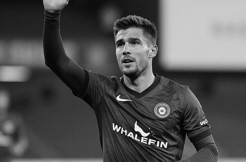 Rayo Vallecano bị đóng khán đài phía nam: án phạt 6.000 euro và lưỡi dao treo toàn sân