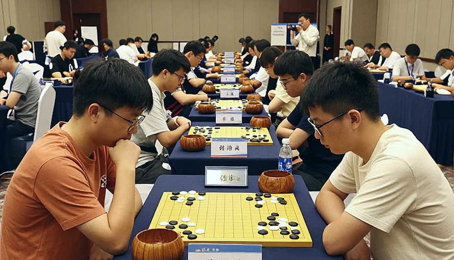 Carlsen: 'AI shows humans are not that good'