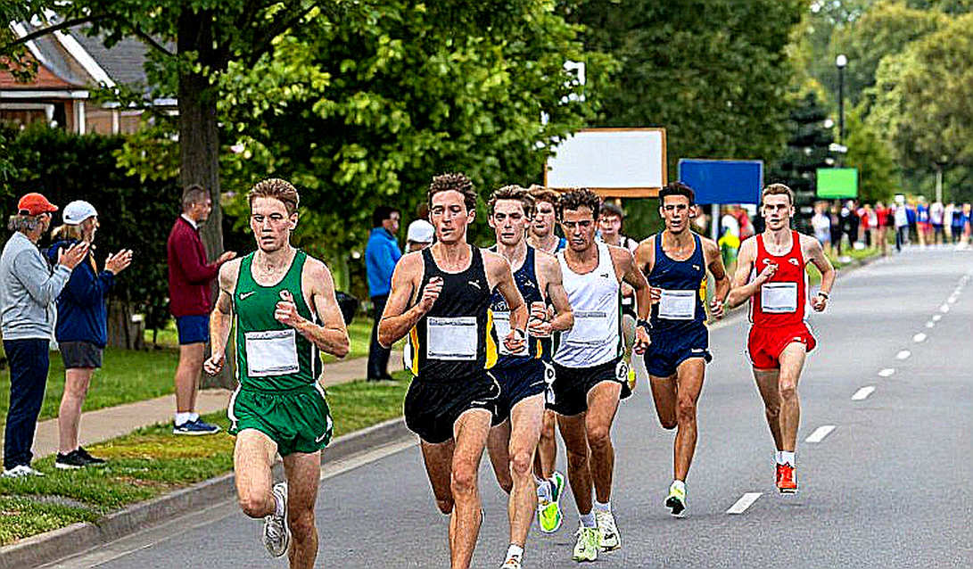 VM Nghệ An 2026: Cuộc đua 42km, khoảng cách 10 mét và bài toán thể lực dưới ánh đèn Quảng trường Hồ Chí Minh