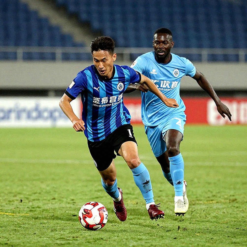 Bạo lực sân cỏ V-League và khoảng lặng của tiếng còi Bạo lực sân cỏ V-League và khoảng lặng của tiếng còi