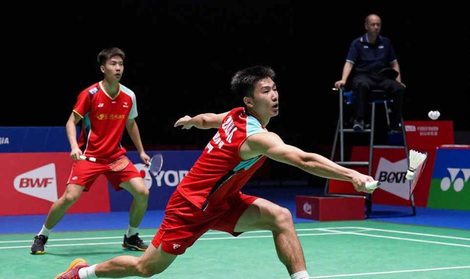 Alwi Farhan tập cùng Kento Momota trước Asian Games 2026: bên trong buổi đánh cầu mà máy quay không thấy