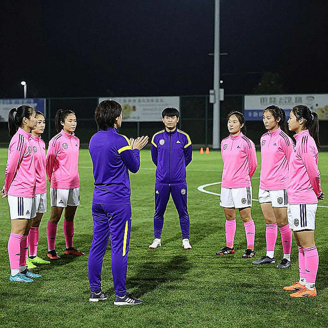 Chuyển nhượng V-League 2026: Khi CLB Việt Nam học cách mua đắt, bán rẻ Chuyển nhượng V-League 2026: Khi CLB Việt Nam học cách mua đắt, bán rẻ