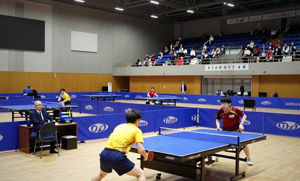 Vòng 1/8 tĩnh lặng ở Bắc Kinh: Nước Mỹ, Lily Zhang và ranh giới giữa sàn và trần Vòng 1/8 tĩnh lặng ở Bắc Kinh: Nước Mỹ, Lily Zhang và ranh giới giữa sàn và trần