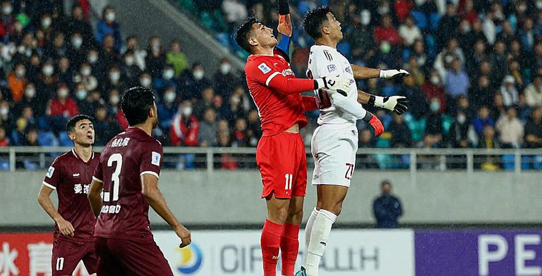 Nguyen Xuan Nam and the Gamble on Two Knees: When Vietnam's First Division Borrows One Man's Pain to Survive Nguyen Xuan Nam and the Gamble on Two Knees: When Vietnam's First Division Borrows One Man's Pain to Survive