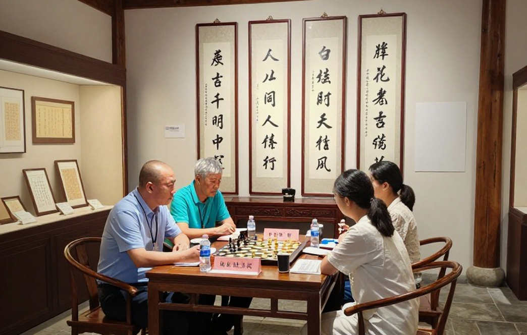 Khi ngai vàng run rẩy trước cánh tay trẻ: Chuyện Praggnanandhaa và bóng ma Carlsen