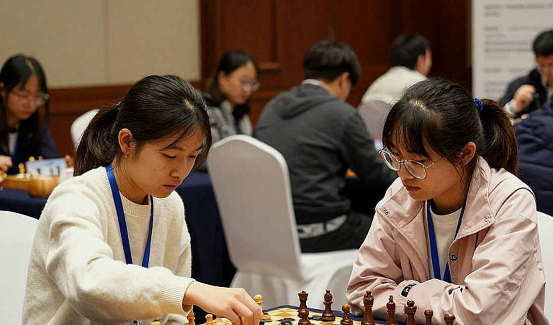 Gray trở lại sau 60 ngày: RRQ, lá thư chia tay và khoảng trống dữ liệu