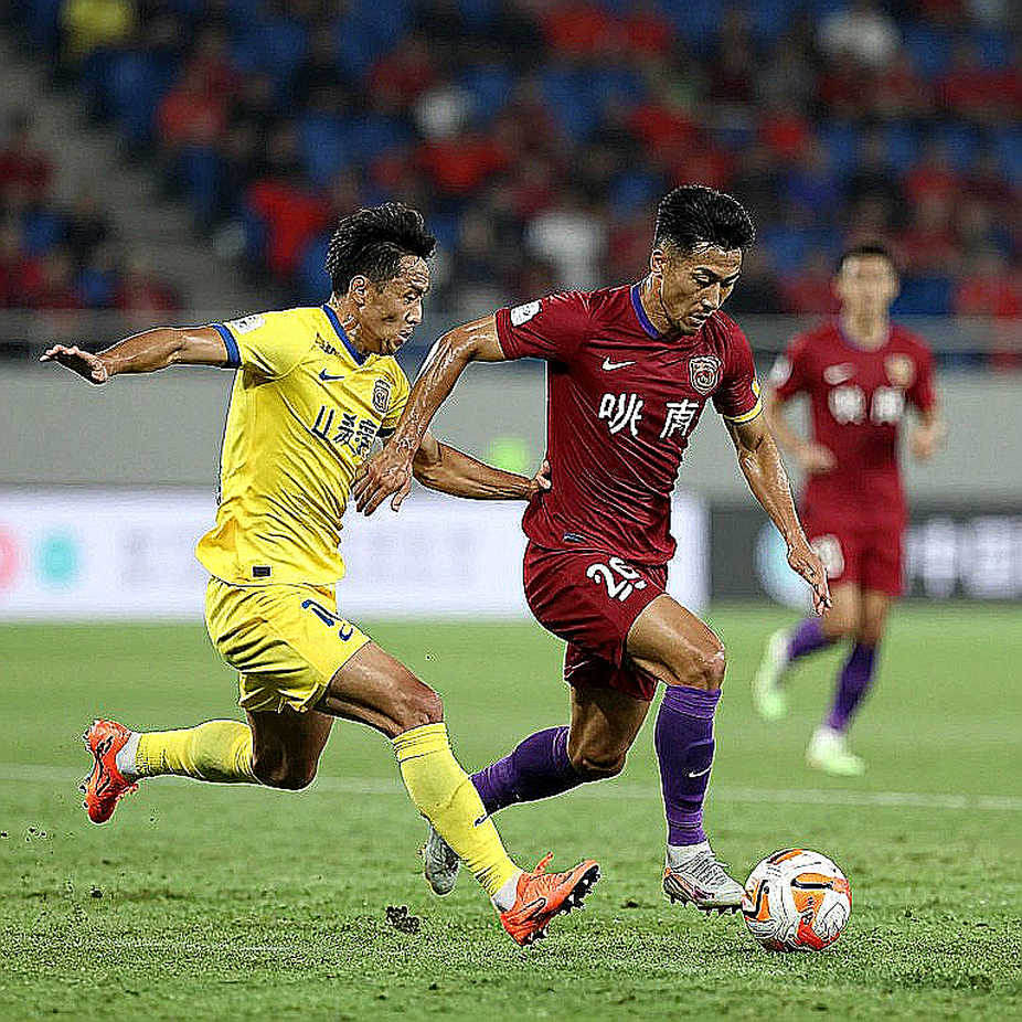 Xuan Son and the Eight-Week Race: When Vietnam's Attacking Anchor Stays Behind in Nam Dinh Xuan Son and the Eight-Week Race: When Vietnam's Attacking Anchor Stays Behind in Nam Dinh